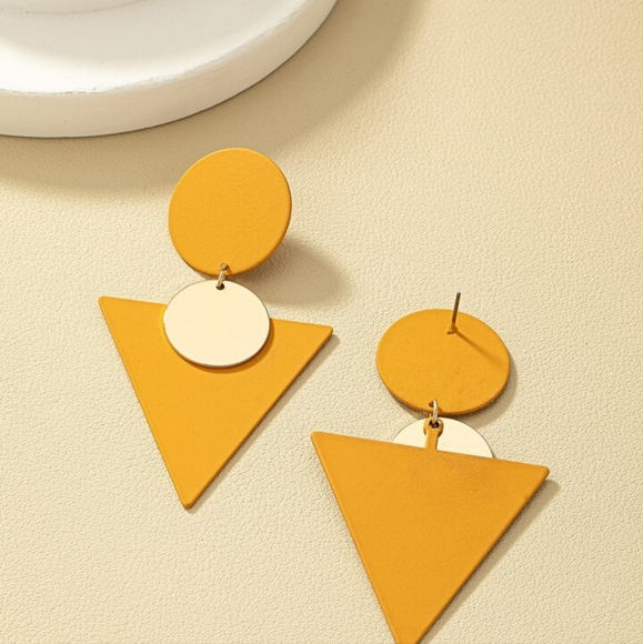 Lovisa mustard rubber Geometric drop earrings - Picture 3 of 5